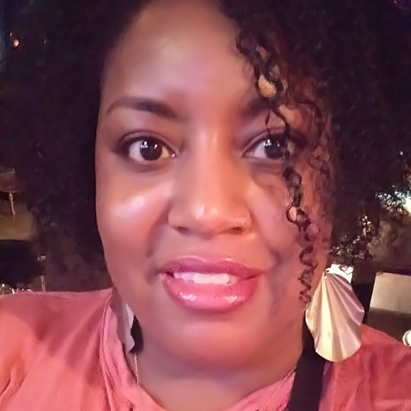 Meet your Posher, Jillian - Picture 1 of 1